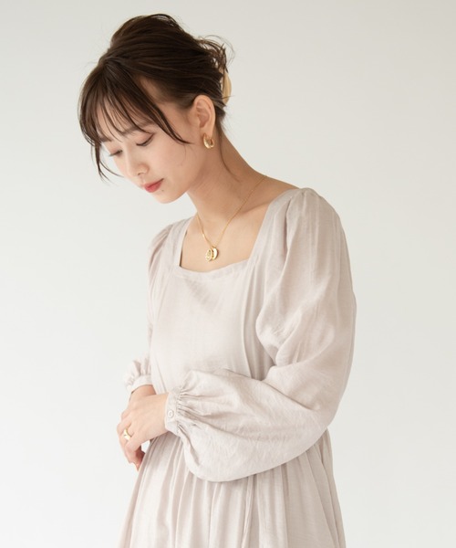 VRIA CHARME（バリアシャルム）の「スクエアネックスリットマキシワンピース（ワンピース・レディース・ブラック/ピンクベージュ/ナチュラル・FREE）」の8枚目の写真