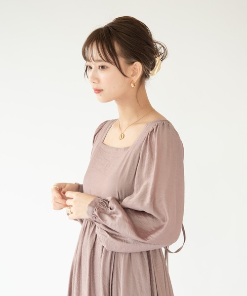 VRIA CHARME（バリアシャルム）の「スクエアネックスリットマキシワンピース（ワンピース・レディース・ブラック/ピンクベージュ/ナチュラル・FREE）」の11枚目の写真