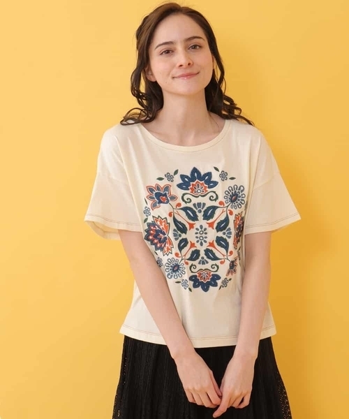 セール】Chiringuito フラワー刺繍Tシャツ（Tシャツ/カットソー 