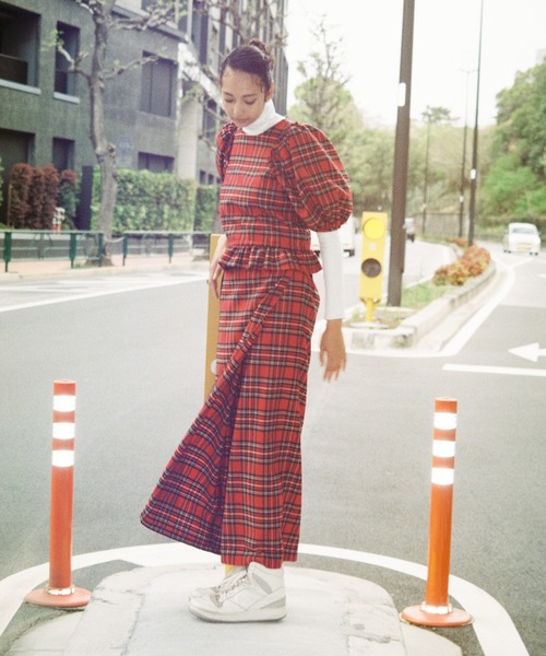 HOLIDAY（ホリデイ）の「WOOL CHECK PUFF TOPS ウールチェックパフトップス（シャツ/ブラウス・レディース・レッド・1/0）」の3枚目の写真