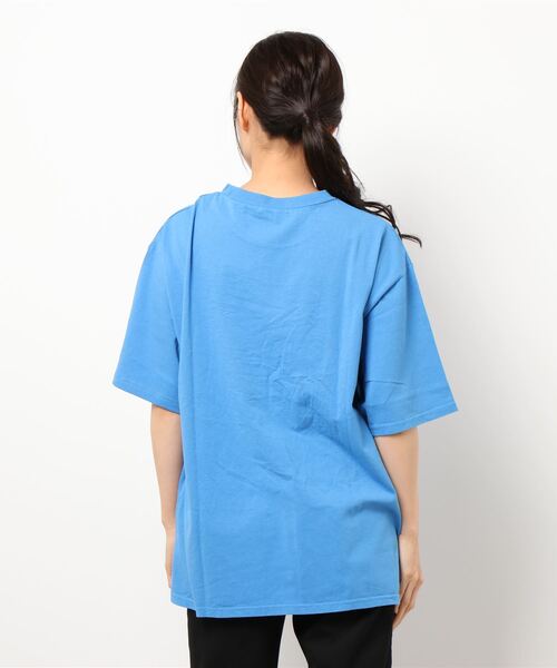 SPINNS（スピンズ）の「【ゆったりシルエット】PENETRATE カレッジデザインビッグTシャツ（Tシャツ/カットソー・レディース・ホワイト/ブルー/アッシュ/チャコール・ONESIZE）」の6枚目の写真