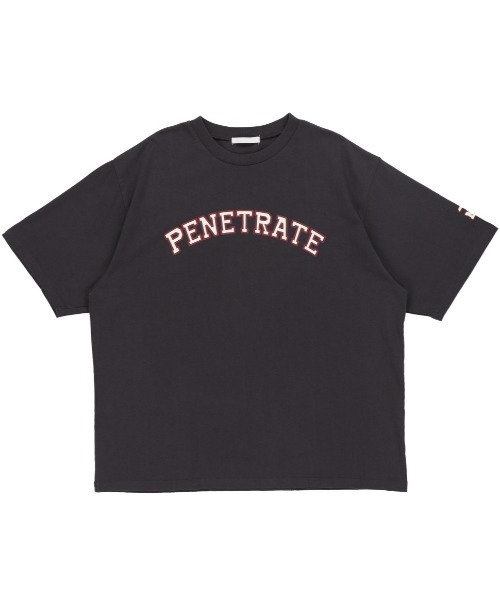 SPINNS（スピンズ）の「【ゆったりシルエット】PENETRATE カレッジデザインビッグTシャツ（Tシャツ/カットソー・レディース・ホワイト/ブルー/アッシュ/チャコール・ONESIZE）」の13枚目の写真