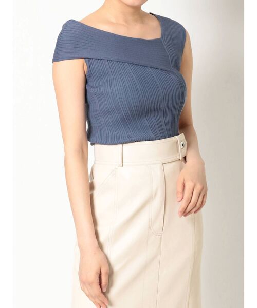 MERCURYDUO（マーキュリーデュオ）の「アシメネックチェンジリブコンパクトニット（ニット/セーター・レディース・ブラウン/オフホワイト/ピンク/ブルー・FREE）」の3枚目の写真