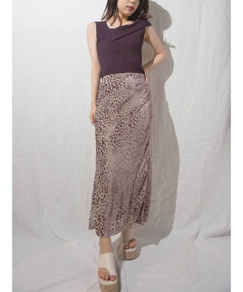 MERCURYDUO（マーキュリーデュオ）の「アシメネックチェンジリブコンパクトニット（ニット/セーター・レディース・ブラウン/オフホワイト/ピンク/ブルー・FREE）」の15枚目の写真