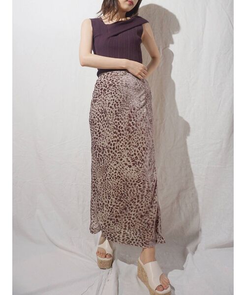 MERCURYDUO（マーキュリーデュオ）の「アシメネックチェンジリブコンパクトニット（ニット/セーター・レディース・ブラウン/オフホワイト/ピンク/ブルー・FREE）」の7枚目の写真