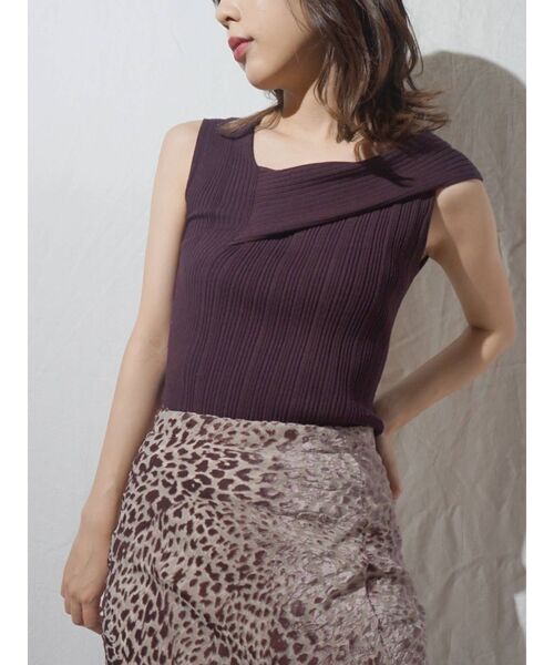 MERCURYDUO（マーキュリーデュオ）の「アシメネックチェンジリブコンパクトニット（ニット/セーター・レディース・ブラウン/オフホワイト/ピンク/ブルー・FREE）」の6枚目の写真