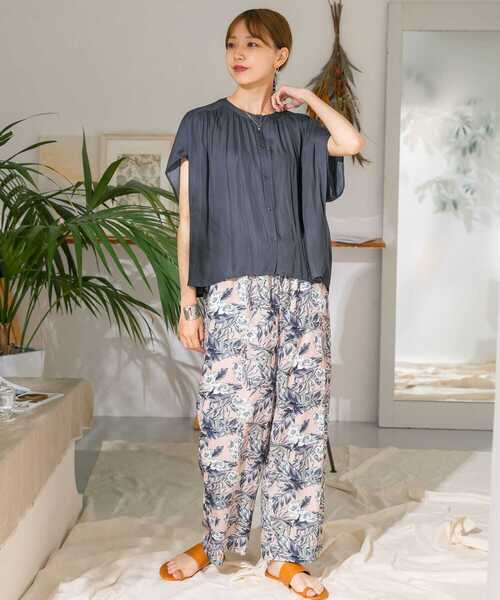 ITEMS URBANRESEARCH(アイテムズ アーバンリサーチ)の「ヨークギャザーブラウス(シャツ/ブラウス・レディース・グレー系その他/カーキ/チャコールグレー・FREE)」の10枚目の写真