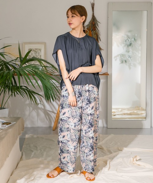 ITEMS URBANRESEARCH(アイテムズ アーバンリサーチ)の「ヨークギャザーブラウス(シャツ/ブラウス・レディース・グレー系その他/カーキ/チャコールグレー・FREE)」の9枚目の写真