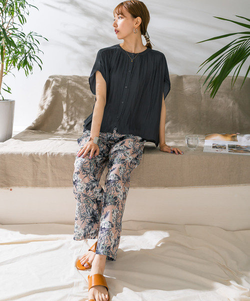 ITEMS URBANRESEARCH(アイテムズ アーバンリサーチ)の「ヨークギャザーブラウス(シャツ/ブラウス・レディース・グレー系その他/カーキ/チャコールグレー・FREE)」の13枚目の写真