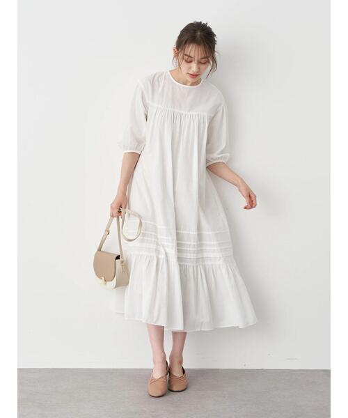 earth music&ecology（アースミュージックアンドエコロジー）の「ギャザータックティアードワンピース ＊（ワンピース・レディース・オフホワイト/サックスブルー/モカ・FREE）」の5枚目の写真