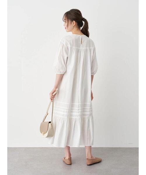 earth music&ecology（アースミュージックアンドエコロジー）の「ギャザータックティアードワンピース ＊（ワンピース・レディース・オフホワイト/サックスブルー/モカ・FREE）」の10枚目の写真