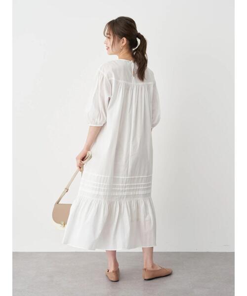 earth music&ecology（アースミュージックアンドエコロジー）の「ギャザータックティアードワンピース ＊（ワンピース・レディース・オフホワイト/サックスブルー/モカ・FREE）」の11枚目の写真