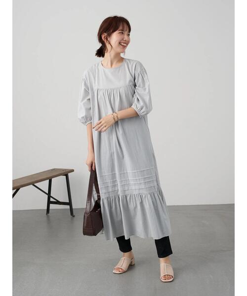 earth music&ecology（アースミュージックアンドエコロジー）の「ギャザータックティアードワンピース ＊（ワンピース・レディース・オフホワイト/サックスブルー/モカ・FREE）」の16枚目の写真