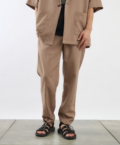 COLONY 2139（コロニートゥーワンスリーナイン）の「KINAGASHIテーパードパンツ(セットアップ可)/スラックスパンツ（スラックス・メンズ・ネイビー/モカ/スミクロ・MEDIUM/LARGE）」の3枚目の写真