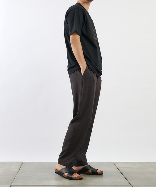 COLONY 2139（コロニートゥーワンスリーナイン）の「KINAGASHIテーパードパンツ(セットアップ可)/スラックスパンツ（スラックス・メンズ・ネイビー/モカ/スミクロ・MEDIUM/LARGE）」の19枚目の写真