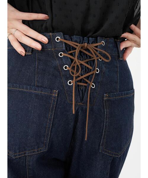earth music&ecology（アースミュージックアンドエコロジー）の「セミフレアバックレースアップデニムパンツ ＊（デニムパンツ・レディース・ダークインディゴブルー/ライトインディゴブルー・S/M）」の22枚目の写真