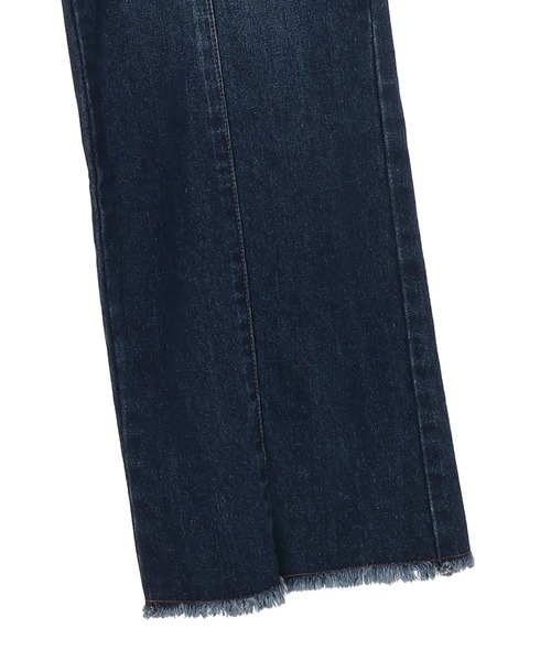 earth music&ecology（アースミュージックアンドエコロジー）の「セミフレアバックレースアップデニムパンツ ＊（デニムパンツ・レディース・ダークインディゴブルー/ライトインディゴブルー・S/M）」の19枚目の写真