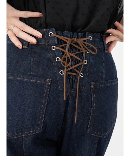 earth music&ecology（アースミュージックアンドエコロジー）の「セミフレアバックレースアップデニムパンツ ＊（デニムパンツ・レディース・ダークインディゴブルー/ライトインディゴブルー・S/M）」の12枚目の写真