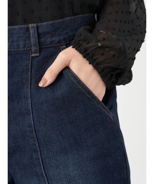 earth music&ecology（アースミュージックアンドエコロジー）の「セミフレアバックレースアップデニムパンツ ＊（デニムパンツ・レディース・ダークインディゴブルー/ライトインディゴブルー・S/M）」の3枚目の写真