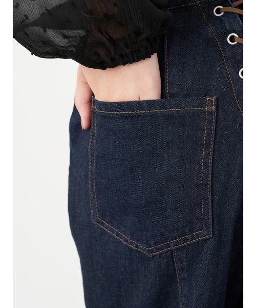 earth music&ecology（アースミュージックアンドエコロジー）の「セミフレアバックレースアップデニムパンツ ＊（デニムパンツ・レディース・ダークインディゴブルー/ライトインディゴブルー・S/M）」の6枚目の写真