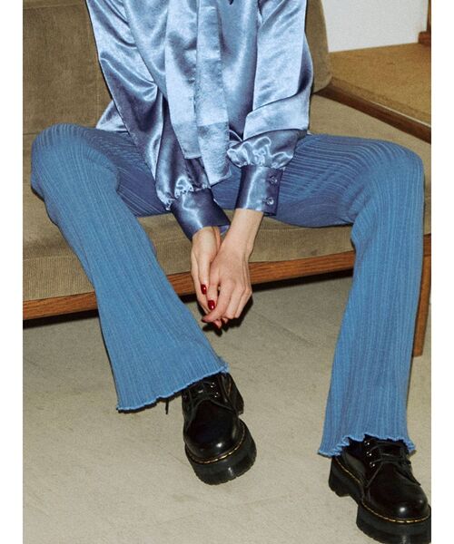 jouetie（ジュエティ）の「ランダムリブフィットフレアニットパンツ（その他パンツ・レディース・ブラック/レッド/グリーン/ブルー/パープル・MEDIUM）」の4枚目の写真