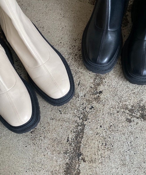 CAPRICIEUX LE'MAGE(カプリシューレマージュ)の「ストレッチトラックソールブーツ(ブーツ・レディース・アイボリー/ブラック・37/39)」の3枚目の写真