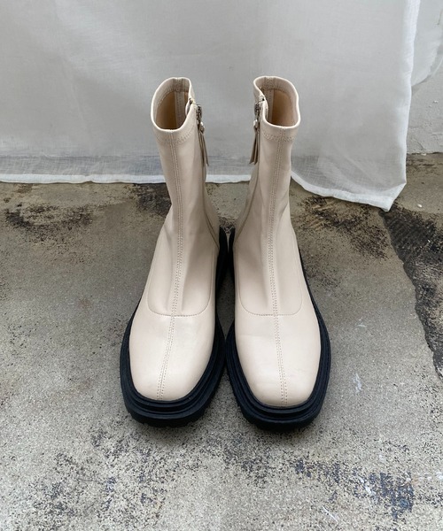 CAPRICIEUX LE'MAGE(カプリシューレマージュ)の「ストレッチトラックソールブーツ(ブーツ・レディース・アイボリー/ブラック・37/39)」の4枚目の写真