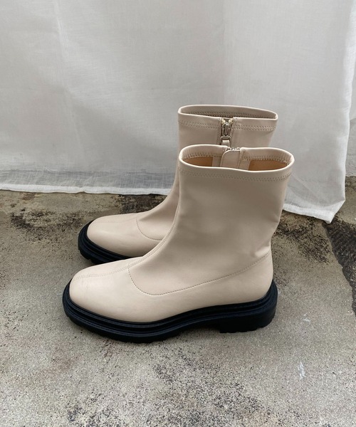 CAPRICIEUX LE'MAGE(カプリシューレマージュ)の「ストレッチトラックソールブーツ(ブーツ・レディース・アイボリー/ブラック・37/39)」の5枚目の写真
