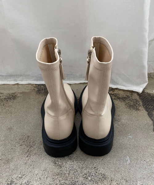 CAPRICIEUX LE'MAGE(カプリシューレマージュ)の「ストレッチトラックソールブーツ(ブーツ・レディース・アイボリー/ブラック・37/39)」の6枚目の写真