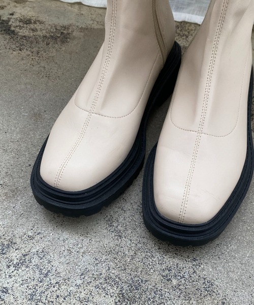 CAPRICIEUX LE'MAGE(カプリシューレマージュ)の「ストレッチトラックソールブーツ(ブーツ・レディース・アイボリー/ブラック・37/39)」の7枚目の写真