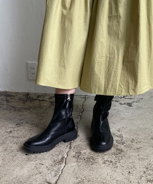 CAPRICIEUX LE'MAGE(カプリシューレマージュ)の「ストレッチトラックソールブーツ(ブーツ・レディース・アイボリー/ブラック・37/39)」の15枚目の写真