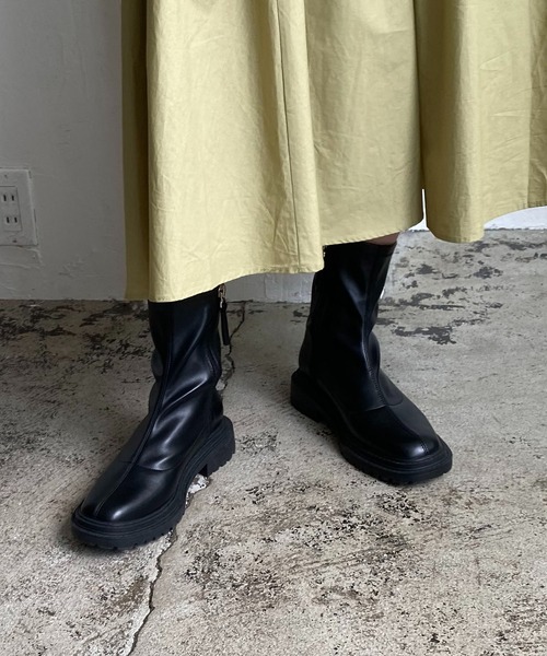 CAPRICIEUX LE'MAGE(カプリシューレマージュ)の「ストレッチトラックソールブーツ(ブーツ・レディース・アイボリー/ブラック・37/39)」の16枚目の写真