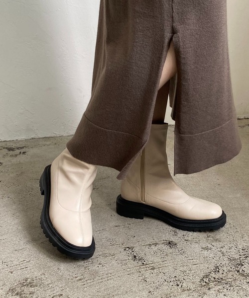 CAPRICIEUX LE'MAGE(カプリシューレマージュ)の「ストレッチトラックソールブーツ(ブーツ・レディース・アイボリー/ブラック・37/39)」の11枚目の写真