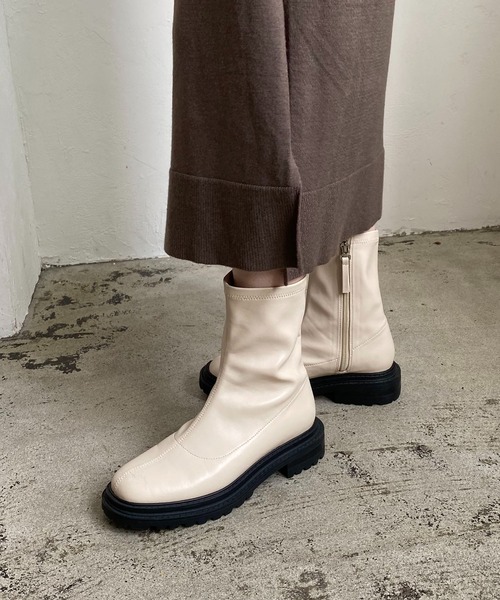 CAPRICIEUX LE'MAGE(カプリシューレマージュ)の「ストレッチトラックソールブーツ(ブーツ・レディース・アイボリー/ブラック・37/39)」の12枚目の写真