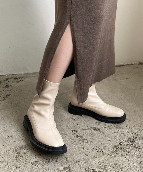 CAPRICIEUX LE'MAGE(カプリシューレマージュ)の「ストレッチトラックソールブーツ(ブーツ・レディース・アイボリー/ブラック・37/39)」の13枚目の写真