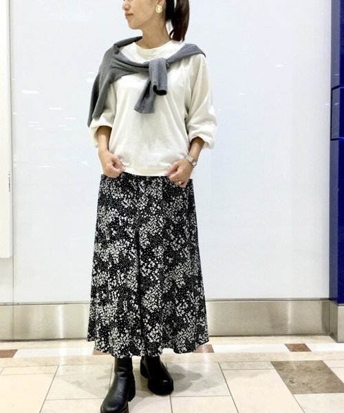 GAP(ギャップ)の「カーボナイズド ジャージー ボリュームスリーブ Tシャツ(Tシャツ/カットソー・レディース・ブラック/ブルー/グリーン/ホワイト系その他・S/M/L/XL/XS/XXS)」の14枚目の写真