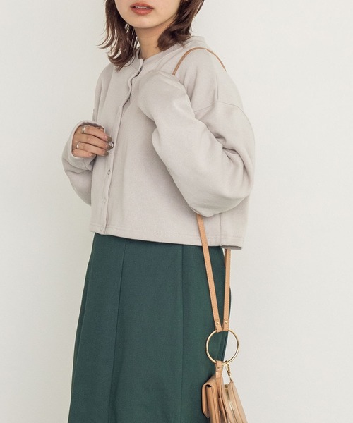 w closet（ダブルクローゼット）の「【新色追加】スエットクルーショートカーディガン（カーディガン/ボレロ・レディース・スモークグレー/スミクロ/ダークグリーン/パープル・FREE）」の2枚目の写真