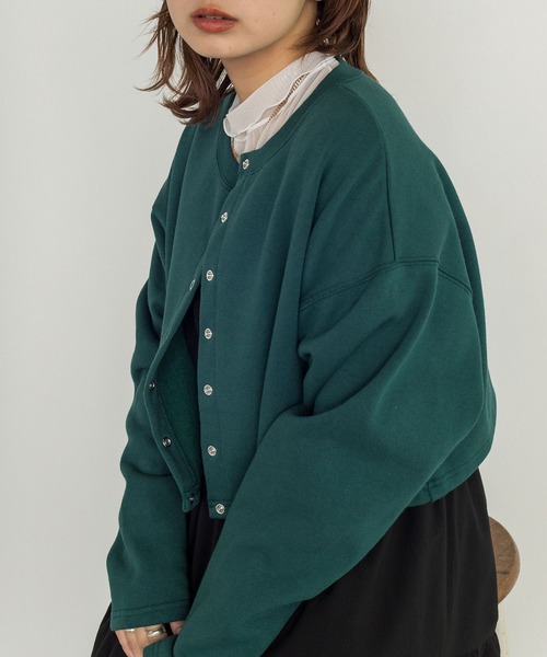 w closet（ダブルクローゼット）の「【新色追加】スエットクルーショートカーディガン（カーディガン/ボレロ・レディース・スモークグレー/スミクロ/ダークグリーン/パープル・FREE）」の3枚目の写真