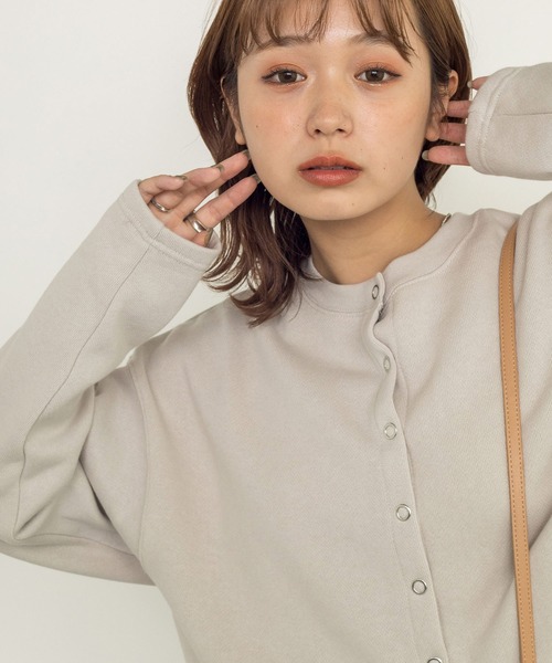 w closet（ダブルクローゼット）の「【新色追加】スエットクルーショートカーディガン（カーディガン/ボレロ・レディース・スモークグレー/スミクロ/ダークグリーン/パープル・FREE）」の8枚目の写真