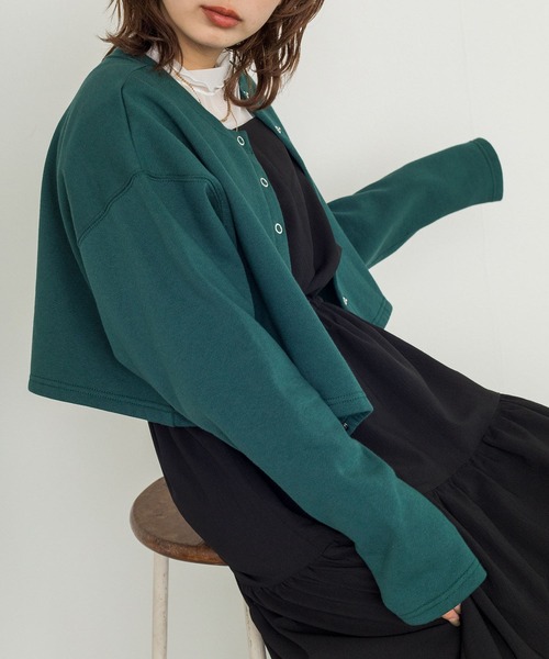 w closet（ダブルクローゼット）の「【新色追加】スエットクルーショートカーディガン（カーディガン/ボレロ・レディース・スモークグレー/スミクロ/ダークグリーン/パープル・FREE）」の16枚目の写真