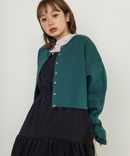 w closet（ダブルクローゼット）の「【新色追加】スエットクルーショートカーディガン（カーディガン/ボレロ・レディース・スモークグレー/スミクロ/ダークグリーン/パープル・FREE）」の17枚目の写真