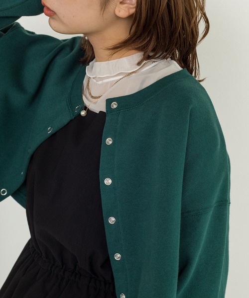 w closet（ダブルクローゼット）の「【新色追加】スエットクルーショートカーディガン（カーディガン/ボレロ・レディース・スモークグレー/スミクロ/ダークグリーン/パープル・FREE）」の22枚目の写真