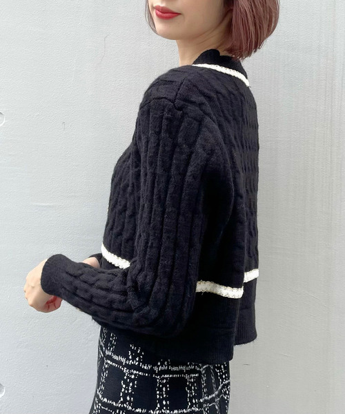 titty＆Co. PETIT（ティティアンドコープティ）の「【titty&Co.PETIT】パイピングパール釦ニットカーディガン（カーディガン/ボレロ・レディース・ブラック/ホワイト・FREE）」の4枚目の写真
