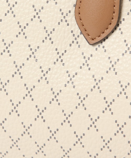 GLOBAL WORK（グローバルワーク）の「モノグラム2WAYボストン/259357（ボストンバッグ・レディース・ベージュ/ブラウン・ONE SIZE）」の4枚目の写真