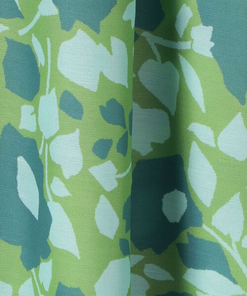 SHIPS any（シップス エニィ）の「SHIPS any:〈ウォッシャブル〉Longchamp フラワー プリント バック リボン ギャザー ワンピース（ワンピース・レディース・ネイビー/グリーン・ONE SIZE）」の9枚目の写真