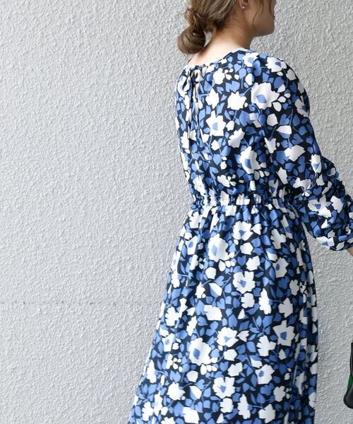 SHIPS any（シップス エニィ）の「SHIPS any:〈ウォッシャブル〉Longchamp フラワー プリント バック リボン ギャザー ワンピース（ワンピース・レディース・ネイビー/グリーン・ONE SIZE）」の19枚目の写真