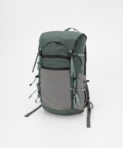 MYSTERY RANCH(ミステリーランチ)の「MYSTERY RANCH IN AND OUT 22 ミステリーランチ イン&アウト 22L バックパック(バックパック/リュック・レディース・ブラック/ベージュ/ライム/グレー/サーモンピンク・FREE)」の3枚目の写真