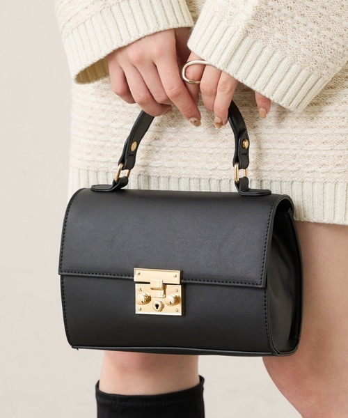 クラシックスクエアショルダーバック