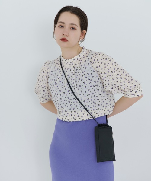 TINA：JOJUN（ティーナジョジュン）の「小花柄 パフスリーブ