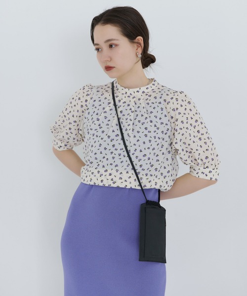 TINA：JOJUN（ティーナジョジュン）の「小花柄 パフスリーブブラウス